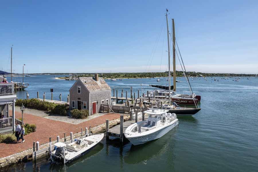 Edgartown, Massachusetts 02539, United States, 4 Bedrooms Bedrooms, ,5 BathroomsBathrooms,Residential,Active,68512
