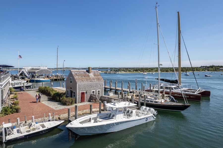Edgartown, Massachusetts 02539, United States, 4 Bedrooms Bedrooms, ,5 BathroomsBathrooms,Residential,Active,68512