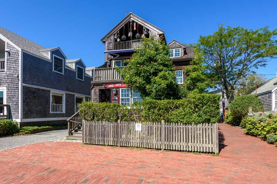 Edgartown, Massachusetts 02539, United States, 4 Bedrooms Bedrooms, ,5 BathroomsBathrooms,Residential,Active,68512