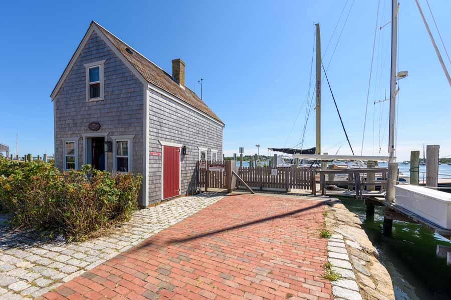 Edgartown, Massachusetts 02539, United States, 4 Bedrooms Bedrooms, ,5 BathroomsBathrooms,Residential,Active,68512