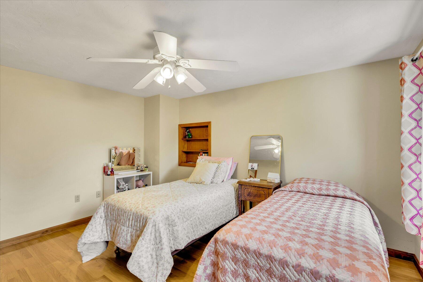 Mashpee, Massachusetts 02649, United States, 3 Bedrooms Bedrooms, ,3 BathroomsBathrooms,Residential,Pending,159364