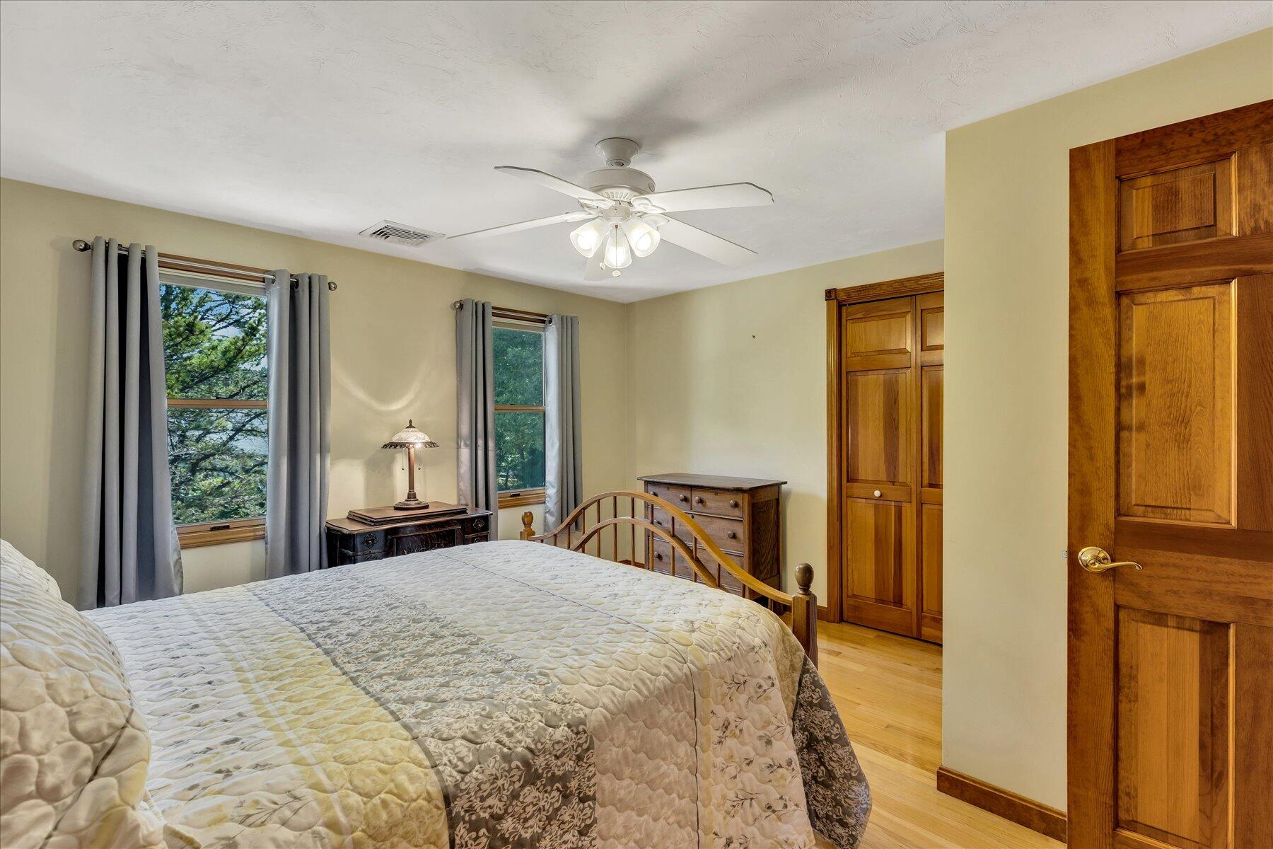 Mashpee, Massachusetts 02649, United States, 3 Bedrooms Bedrooms, ,3 BathroomsBathrooms,Residential,Pending,159364