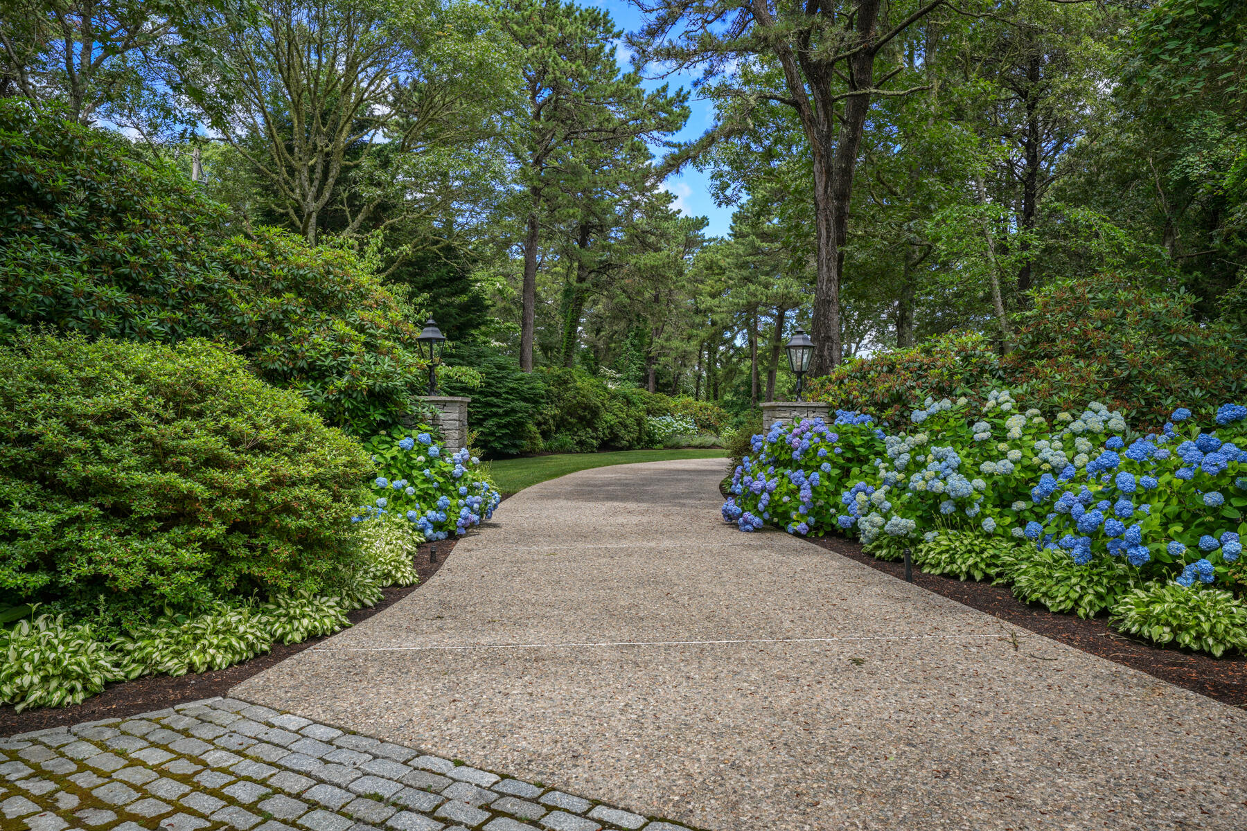 Osterville, Massachusetts 02655, United States, 5 Bedrooms Bedrooms, ,6 BathroomsBathrooms,Residential,Active,98678