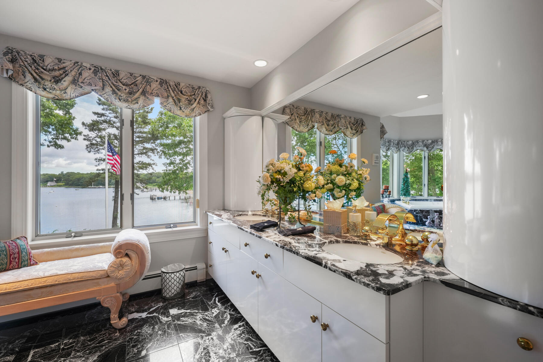 Osterville, Massachusetts 02655, United States, 5 Bedrooms Bedrooms, ,6 BathroomsBathrooms,Residential,Active,98678