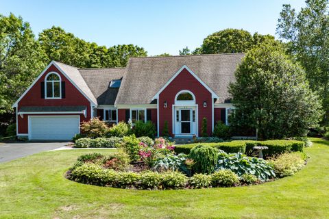 Single Family Residence in Mashpee MA 11 Polaris Drive 5.jpg