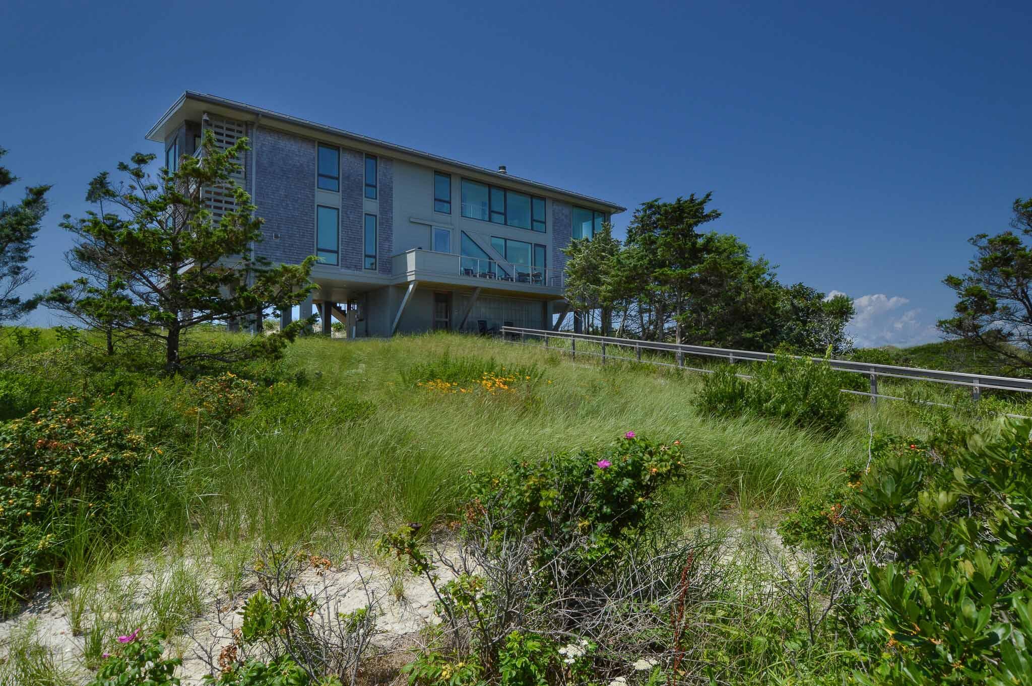 Falmouth, Massachusetts 02540, United States, 4 Bedrooms Bedrooms, ,4 BathroomsBathrooms,Residential,Pending,71357