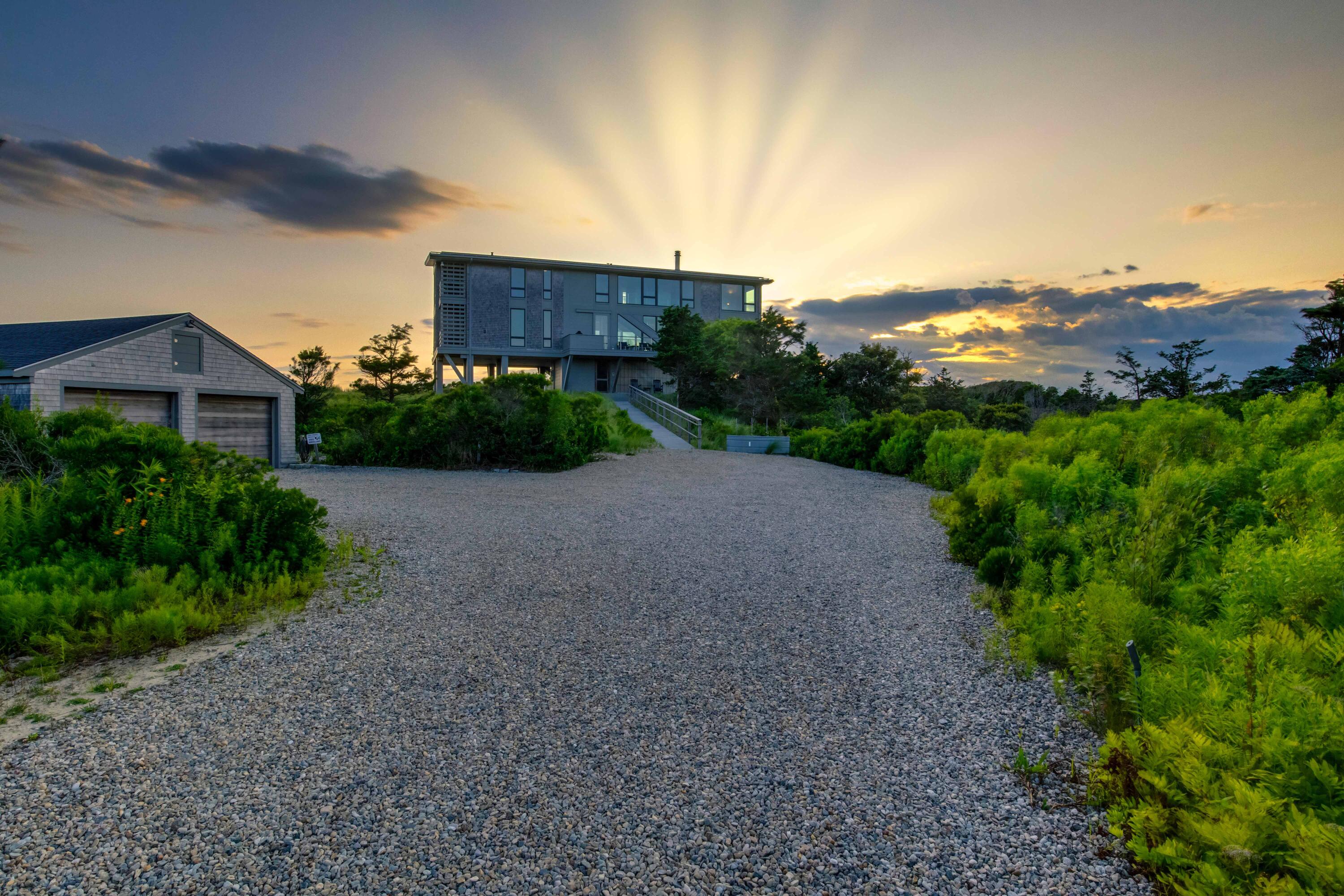 Falmouth, Massachusetts 02540, United States, 4 Bedrooms Bedrooms, ,4 BathroomsBathrooms,Residential,Pending,71357
