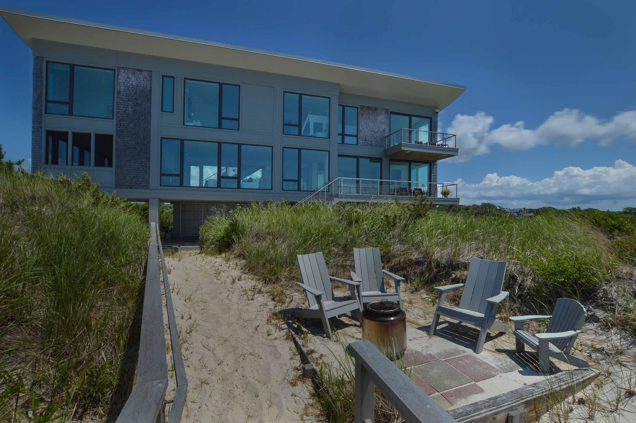 Falmouth, Massachusetts 02540, United States, 4 Bedrooms Bedrooms, ,4 BathroomsBathrooms,Residential,Pending,71357