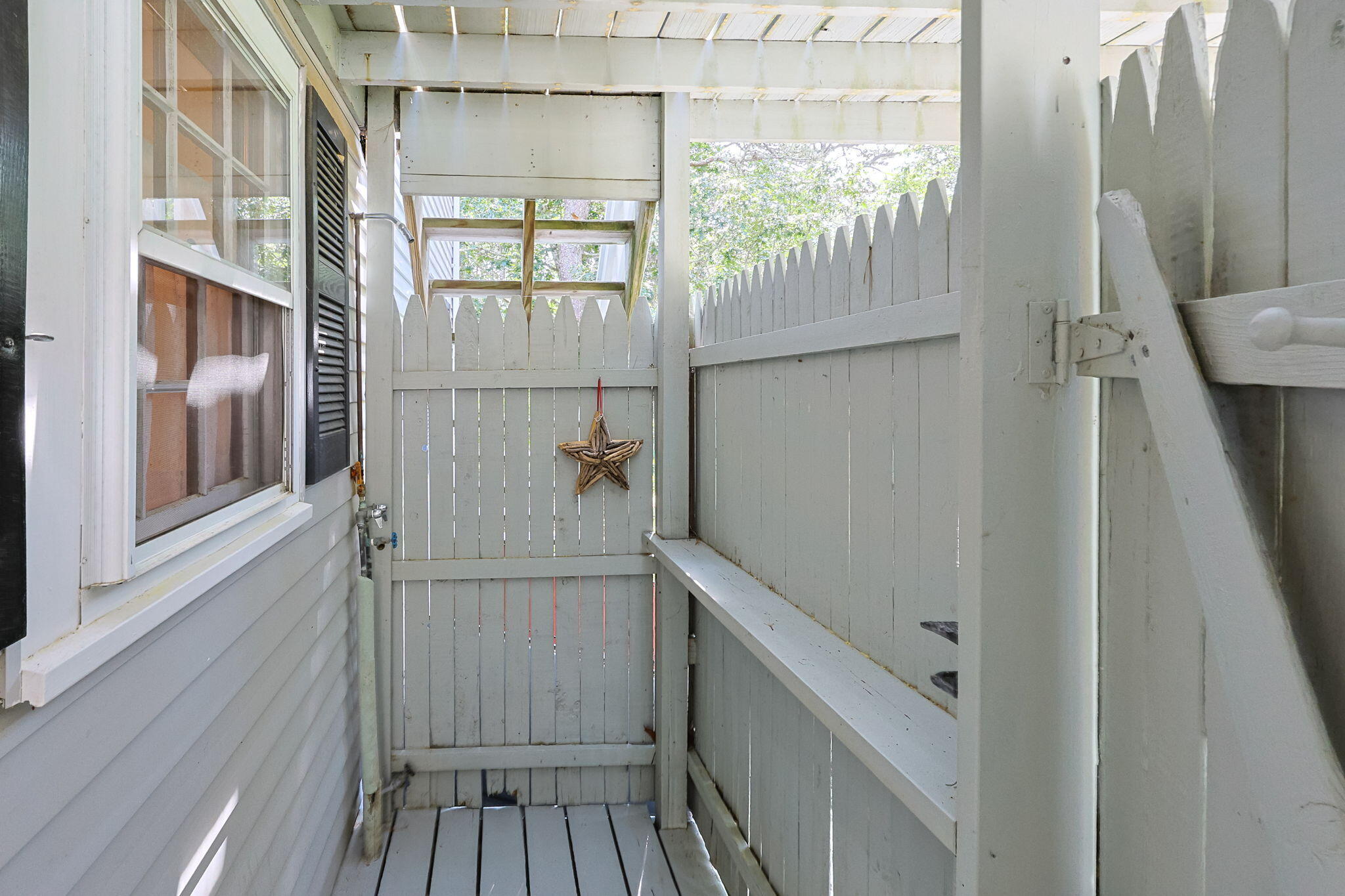 Wellfleet, Massachusetts 02667, United States, 3 Bedrooms Bedrooms, ,2 BathroomsBathrooms,Residential,Pending,158784