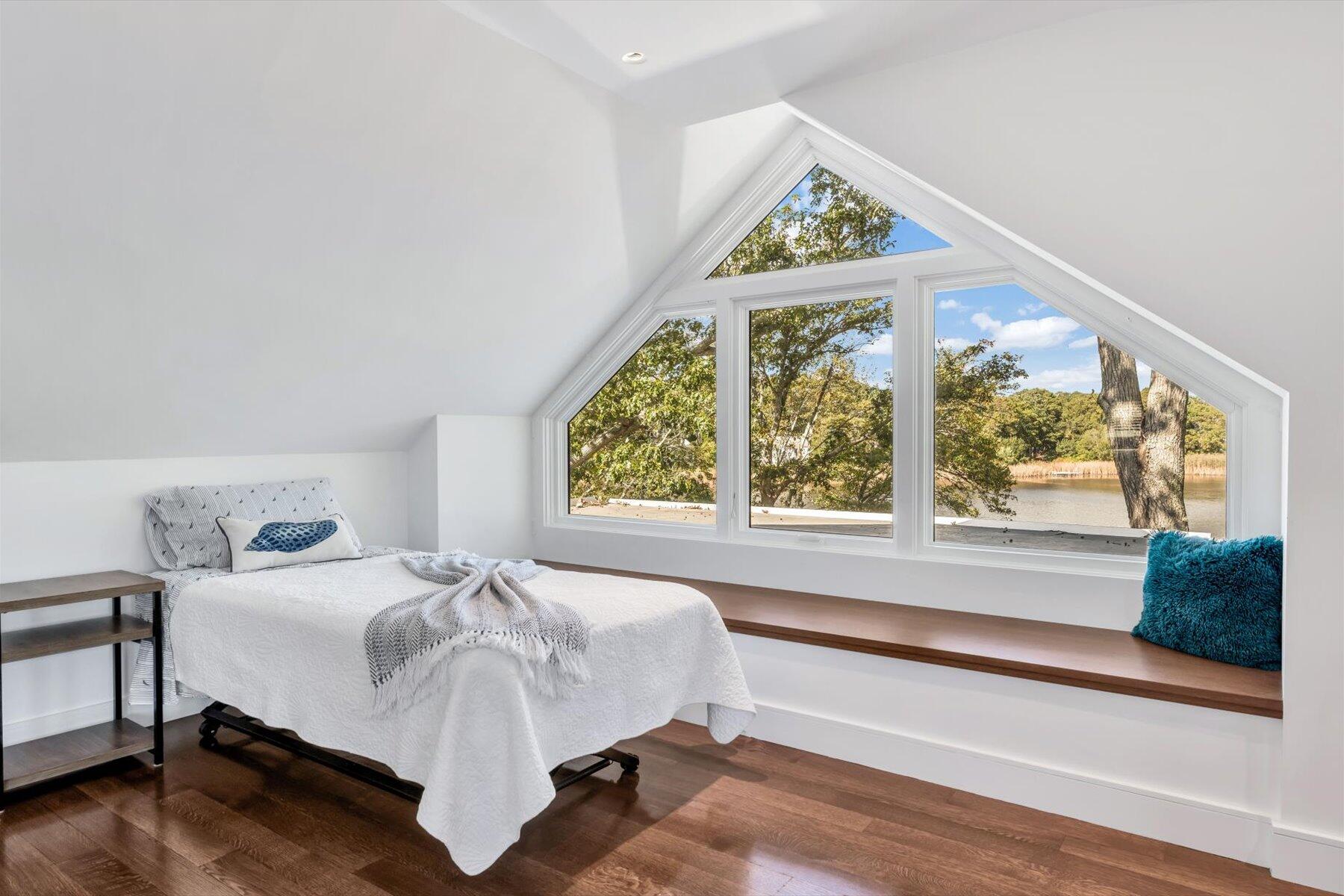 Hyannis, Massachusetts 02601, United States, 3 Bedrooms Bedrooms, ,6 BathroomsBathrooms,Residential,Pending,9663