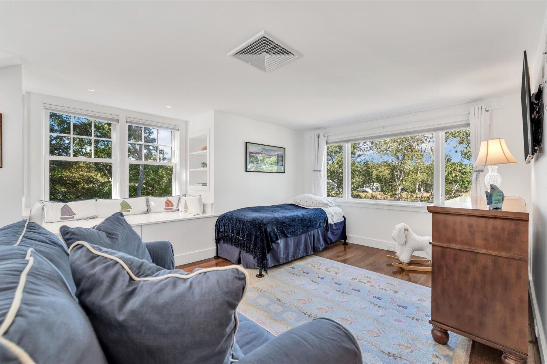 Hyannis, Massachusetts 02601, United States, 3 Bedrooms Bedrooms, ,6 BathroomsBathrooms,Residential,Pending,9663