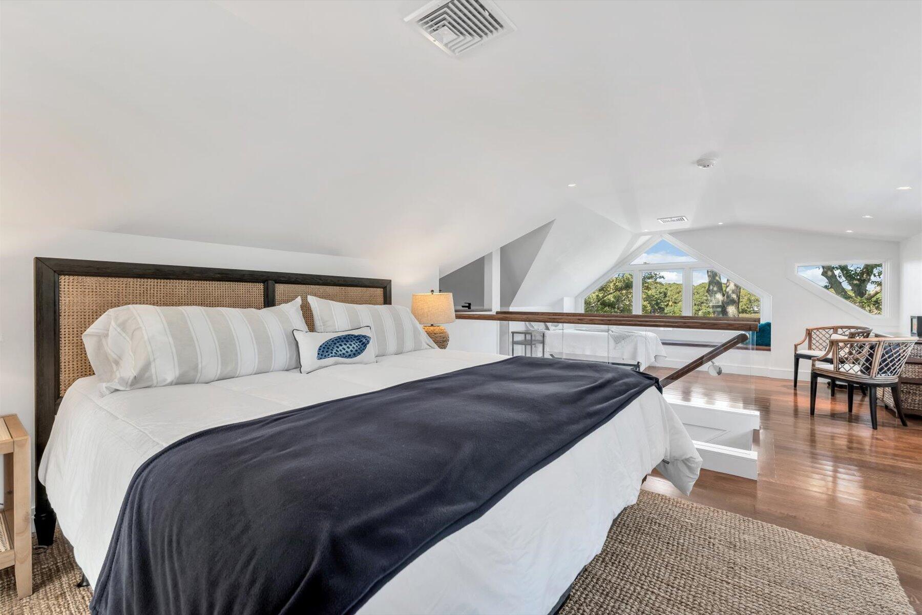 Hyannis, Massachusetts 02601, United States, 3 Bedrooms Bedrooms, ,6 BathroomsBathrooms,Residential,Pending,9663