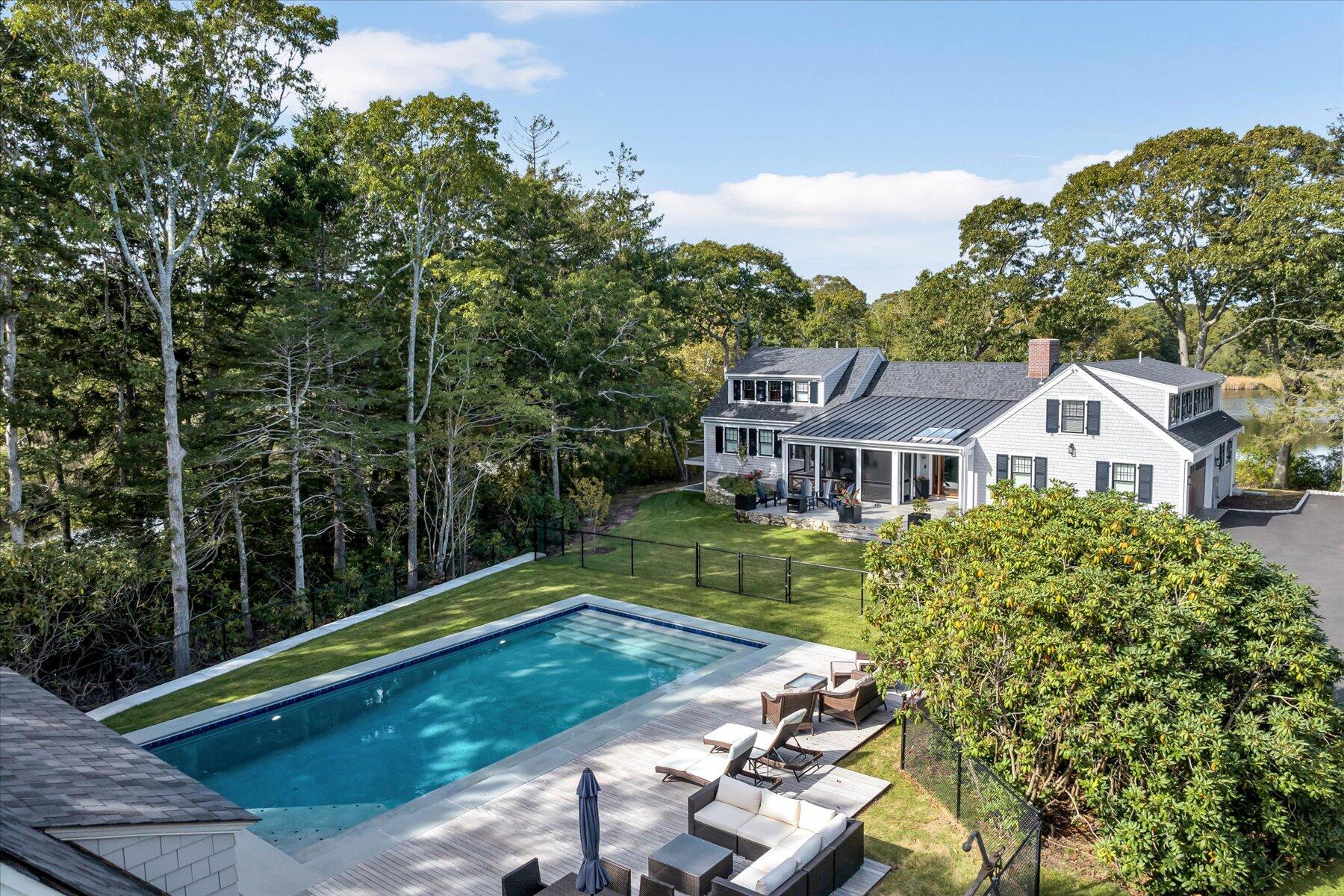 Hyannis, Massachusetts 02601, United States, 3 Bedrooms Bedrooms, ,6 BathroomsBathrooms,Residential,Pending,9663