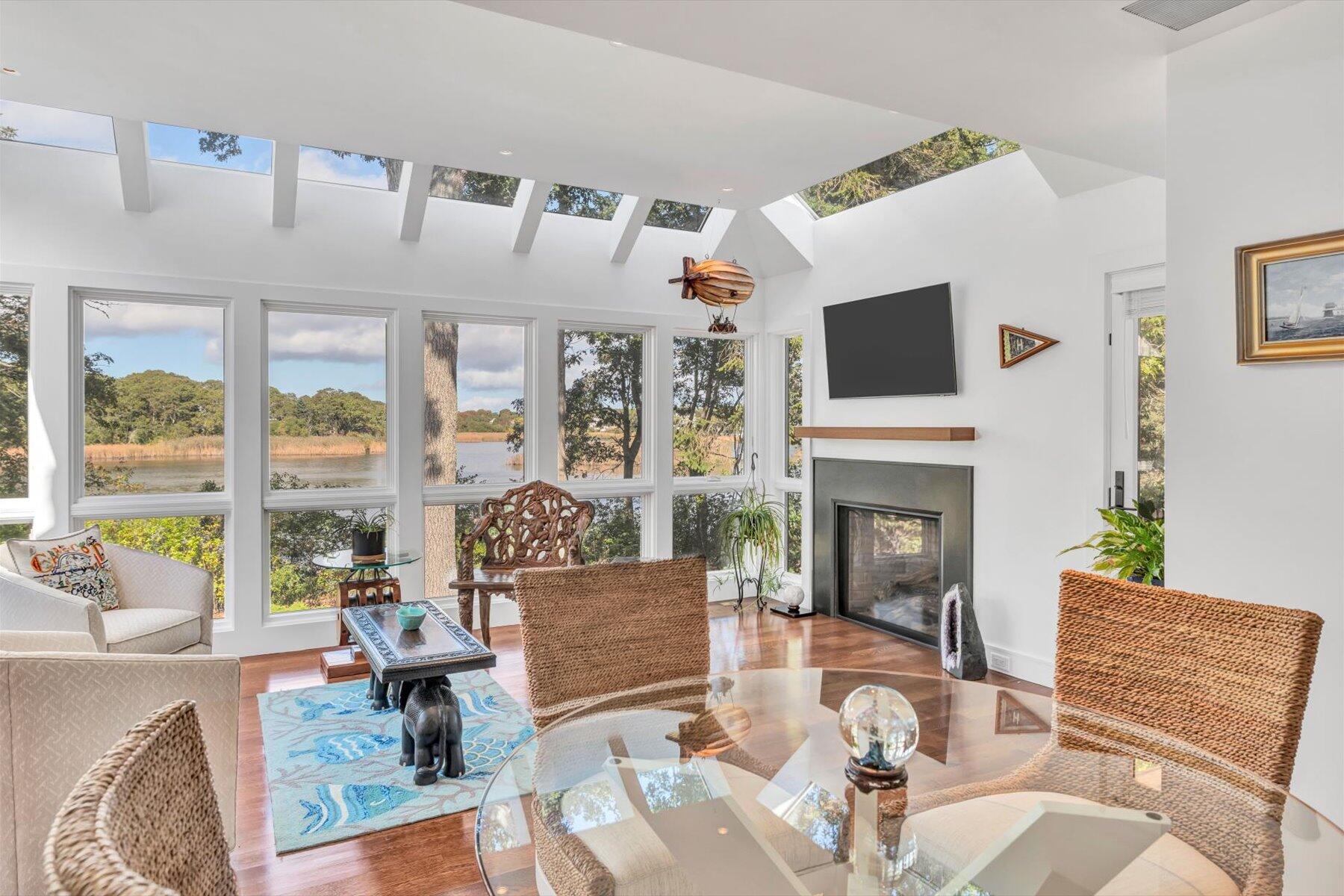 Hyannis, Massachusetts 02601, United States, 3 Bedrooms Bedrooms, ,6 BathroomsBathrooms,Residential,Pending,9663