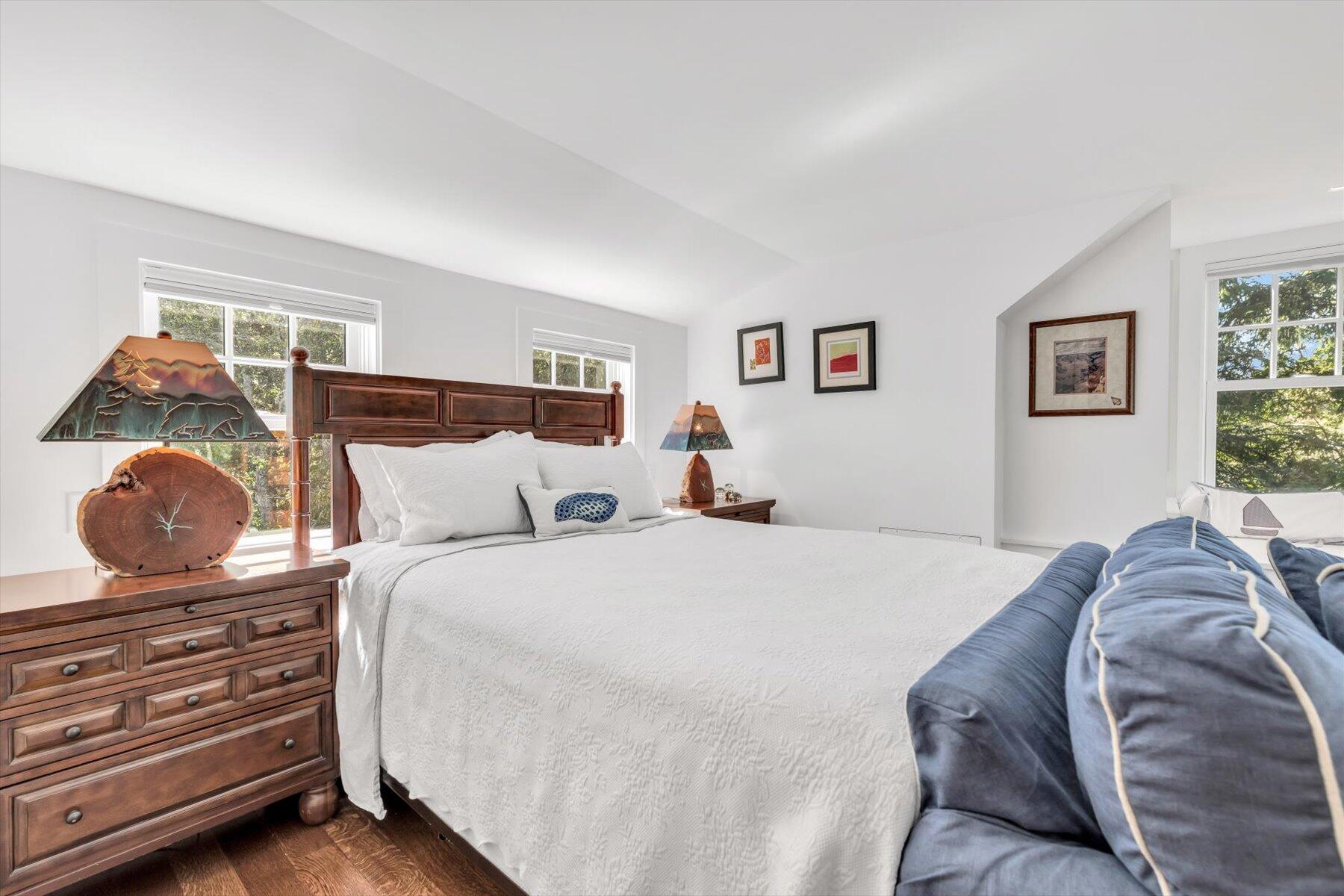 Hyannis, Massachusetts 02601, United States, 3 Bedrooms Bedrooms, ,6 BathroomsBathrooms,Residential,Pending,9663