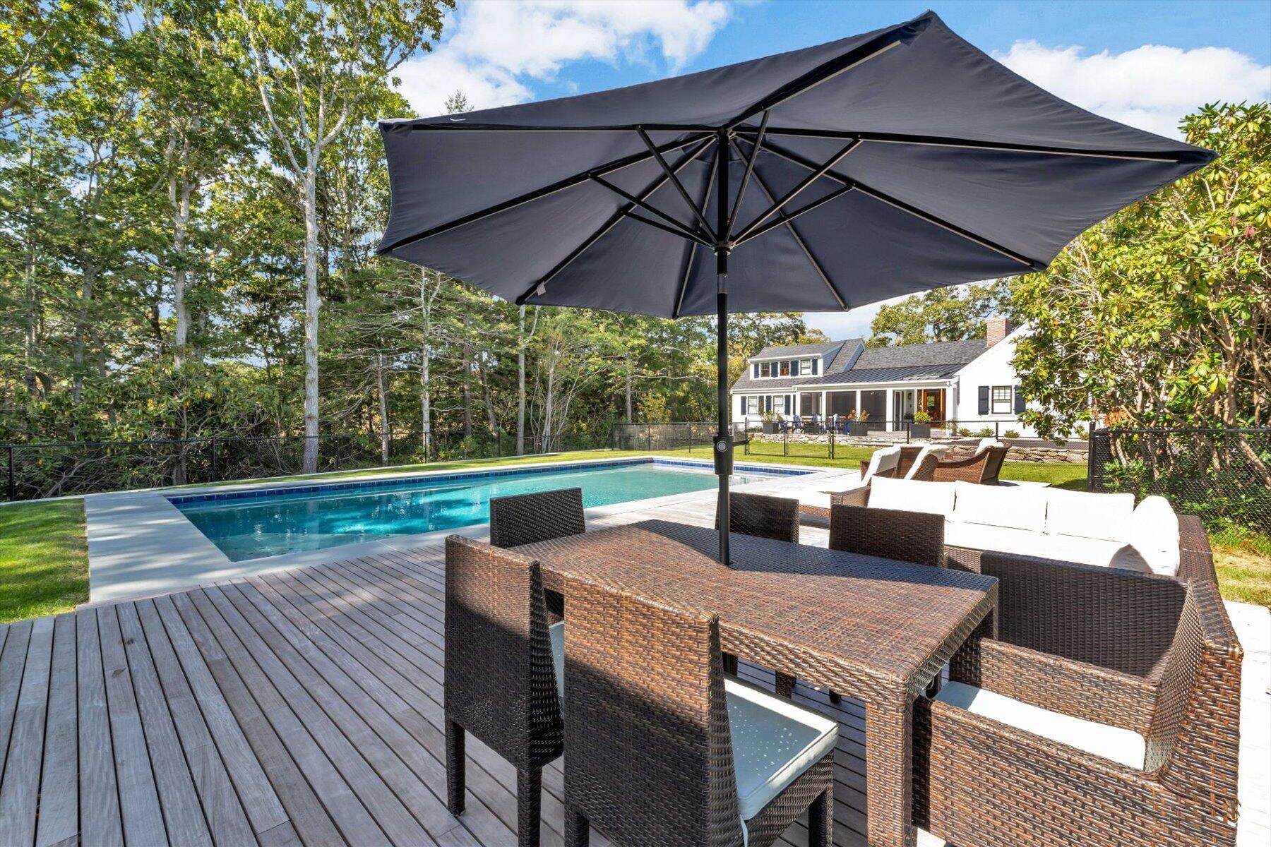 Hyannis, Massachusetts 02601, United States, 3 Bedrooms Bedrooms, ,6 BathroomsBathrooms,Residential,Pending,9663