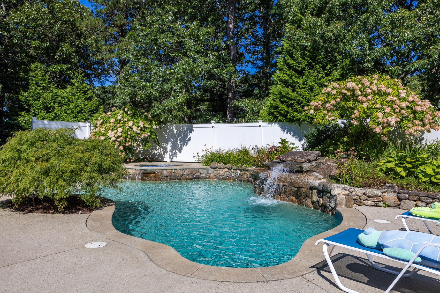 Marstons Mills, Massachusetts 02648, United States, 5 Bedrooms Bedrooms, ,6 BathroomsBathrooms,Residential,Pending,44584