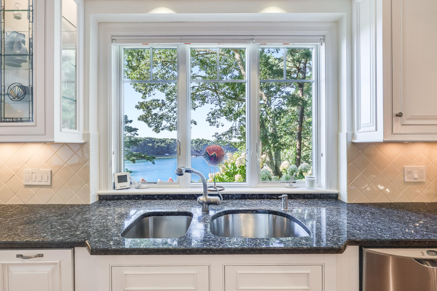 Marstons Mills, Massachusetts 02648, United States, 5 Bedrooms Bedrooms, ,6 BathroomsBathrooms,Residential,Pending,44584