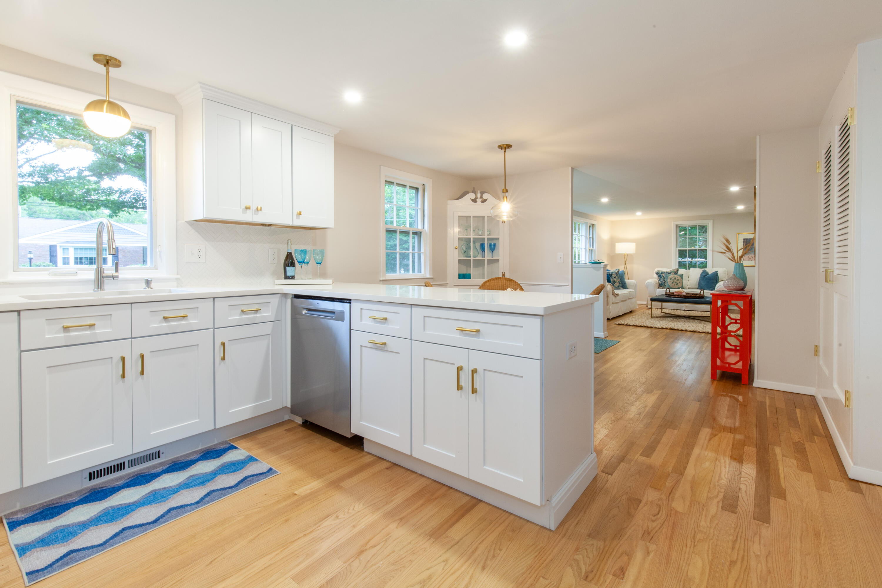 Centerville, Massachusetts 02632, United States, 3 Bedrooms Bedrooms, ,2 BathroomsBathrooms,Residential,Active,170617