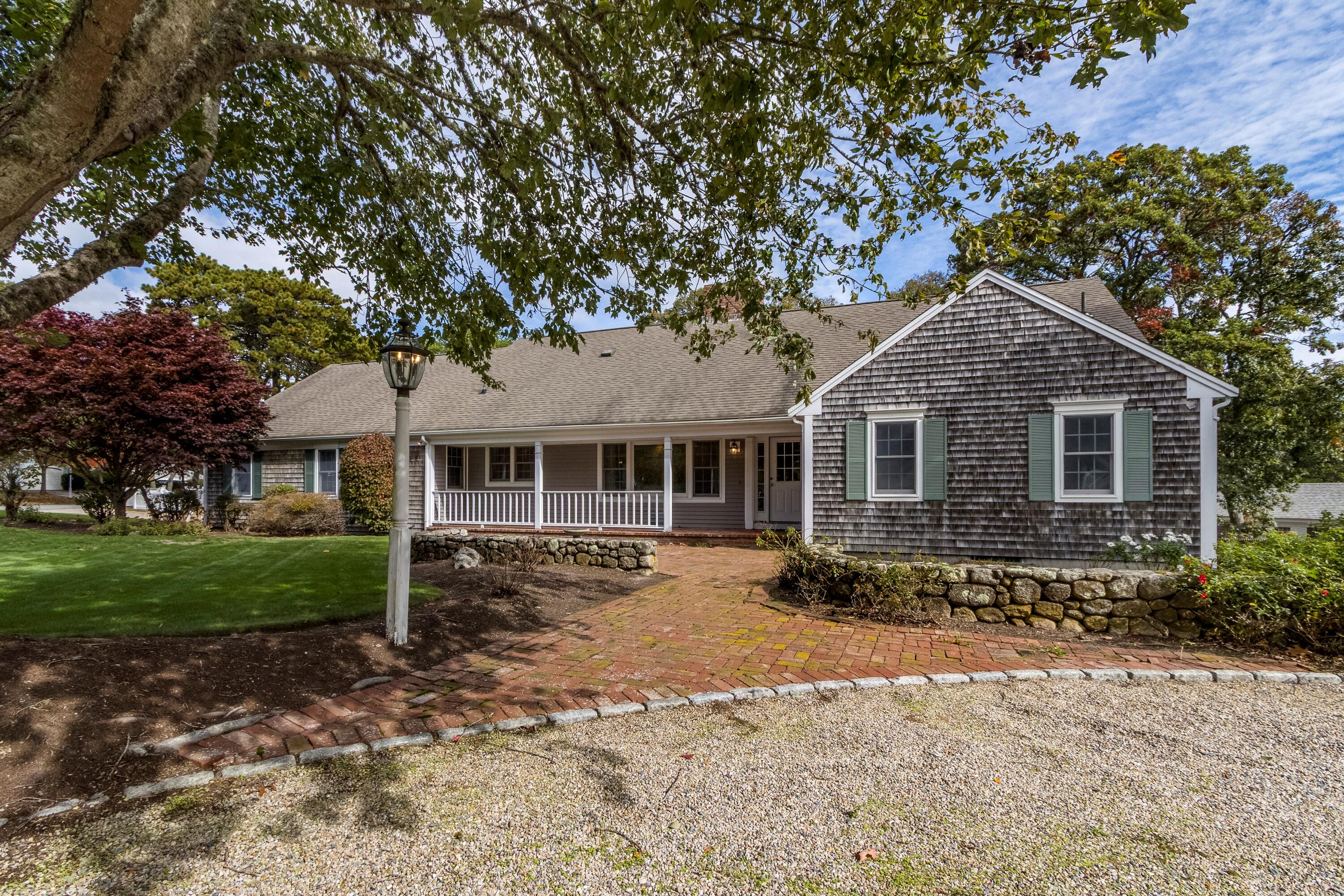 789 Riverview Drive