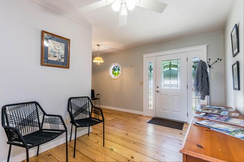 Duplex in East Falmouth MA 122-124 Teaticket Highway 2.jpg