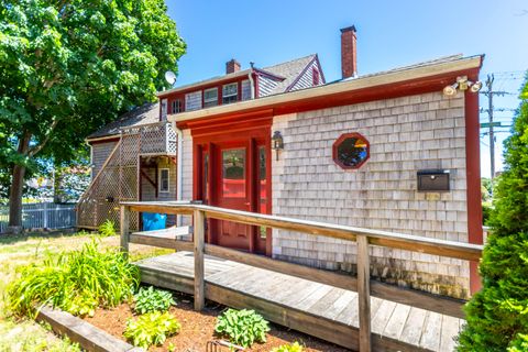 Duplex in East Falmouth MA 122-124 Teaticket Highway 33.jpg