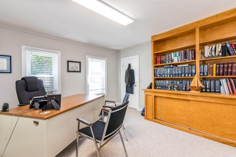 Duplex in East Falmouth MA 122-124 Teaticket Highway 9.jpg