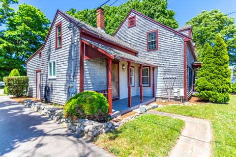 Duplex in East Falmouth MA 122-124 Teaticket Highway 30.jpg