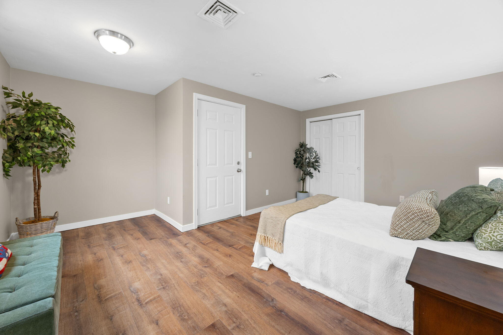 Chatham, Massachusetts 02633, United States, 1 Bedroom Bedrooms, ,1 BathroomBathrooms,Residential,Active,224442