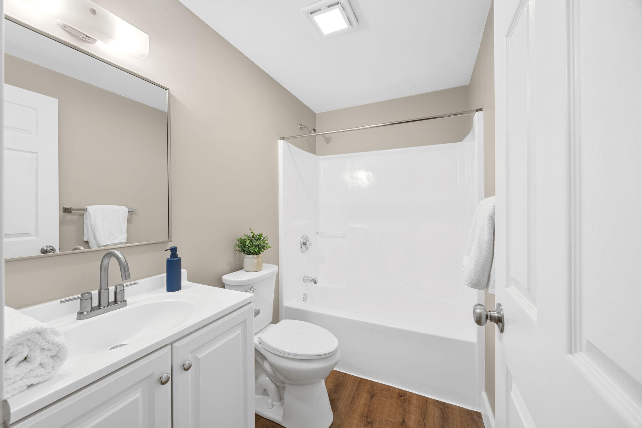 Chatham, Massachusetts 02633, United States, 1 Bedroom Bedrooms, ,1 BathroomBathrooms,Residential,Active,224442