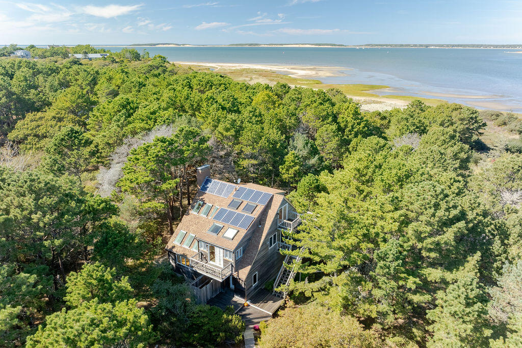 Wellfleet, Massachusetts 02667, United States, 3 Bedrooms Bedrooms, ,2 BathroomsBathrooms,Residential,Pending,226390