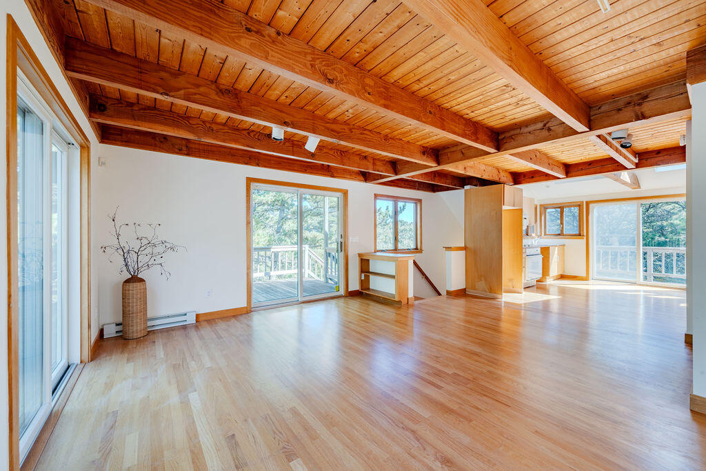 Wellfleet, Massachusetts 02667, United States, 3 Bedrooms Bedrooms, ,2 BathroomsBathrooms,Residential,Pending,226390