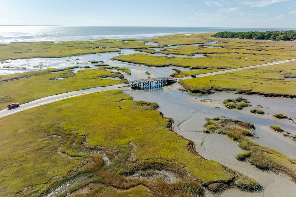 Wellfleet, Massachusetts 02667, United States, 3 Bedrooms Bedrooms, ,2 BathroomsBathrooms,Residential,Pending,226390