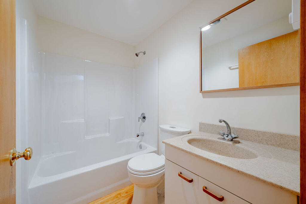 Wellfleet, Massachusetts 02667, United States, 3 Bedrooms Bedrooms, ,2 BathroomsBathrooms,Residential,Pending,226390