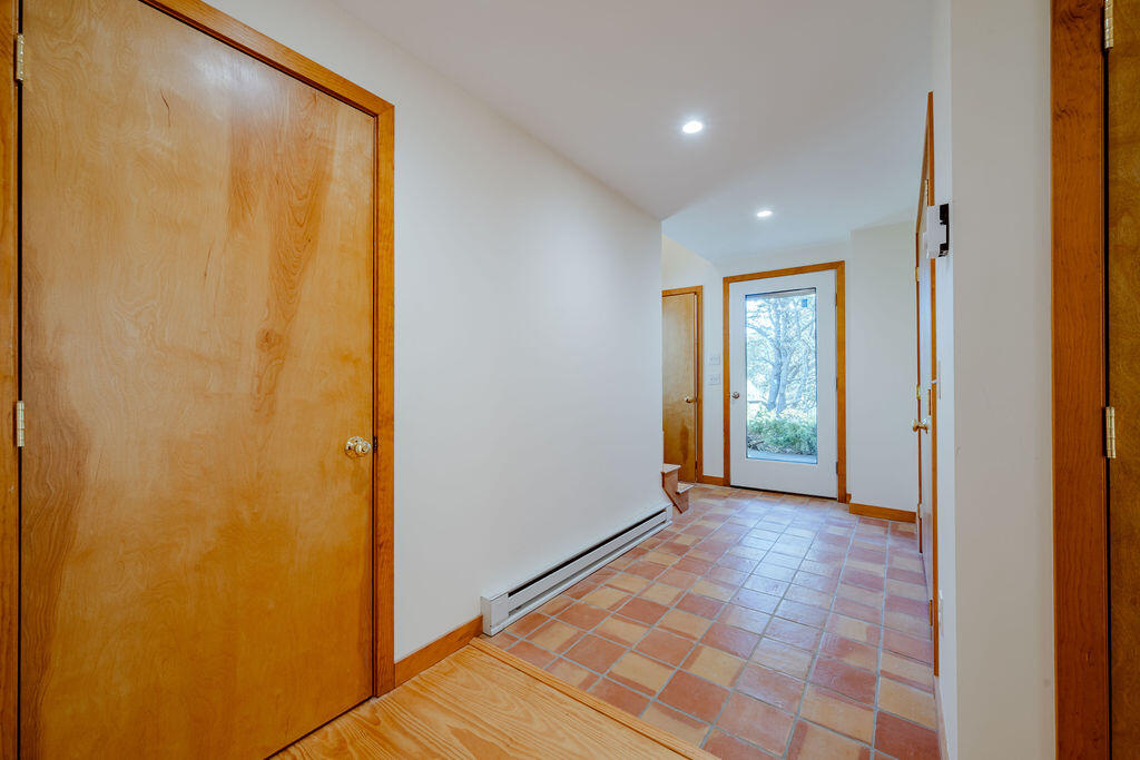 Wellfleet, Massachusetts 02667, United States, 3 Bedrooms Bedrooms, ,2 BathroomsBathrooms,Residential,Pending,226390