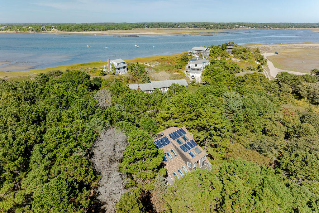 Wellfleet, Massachusetts 02667, United States, 3 Bedrooms Bedrooms, ,2 BathroomsBathrooms,Residential,Pending,226390