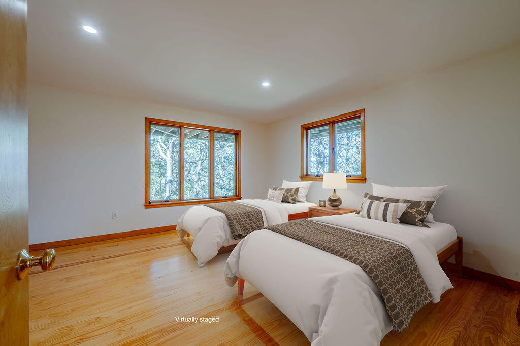 Wellfleet, Massachusetts 02667, United States, 3 Bedrooms Bedrooms, ,2 BathroomsBathrooms,Residential,Pending,226390