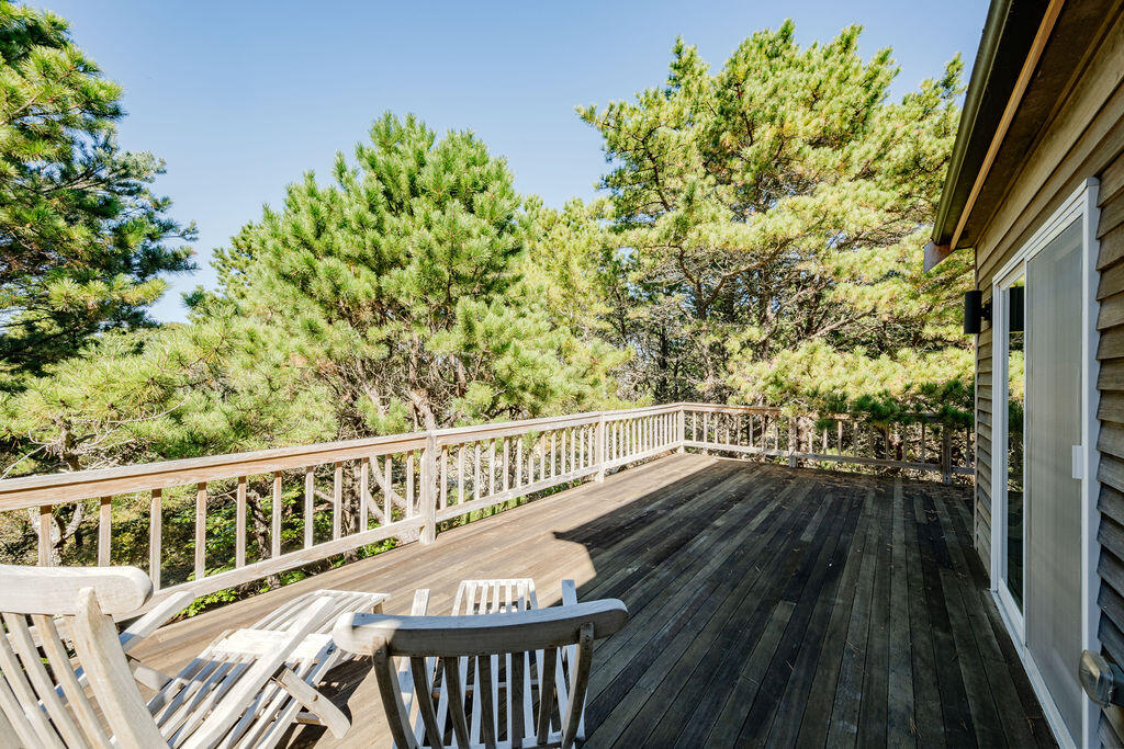 Wellfleet, Massachusetts 02667, United States, 3 Bedrooms Bedrooms, ,2 BathroomsBathrooms,Residential,Pending,226390