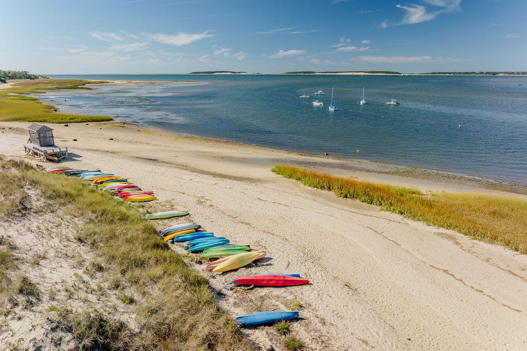 Wellfleet, Massachusetts 02667, United States, 3 Bedrooms Bedrooms, ,2 BathroomsBathrooms,Residential,Pending,226390