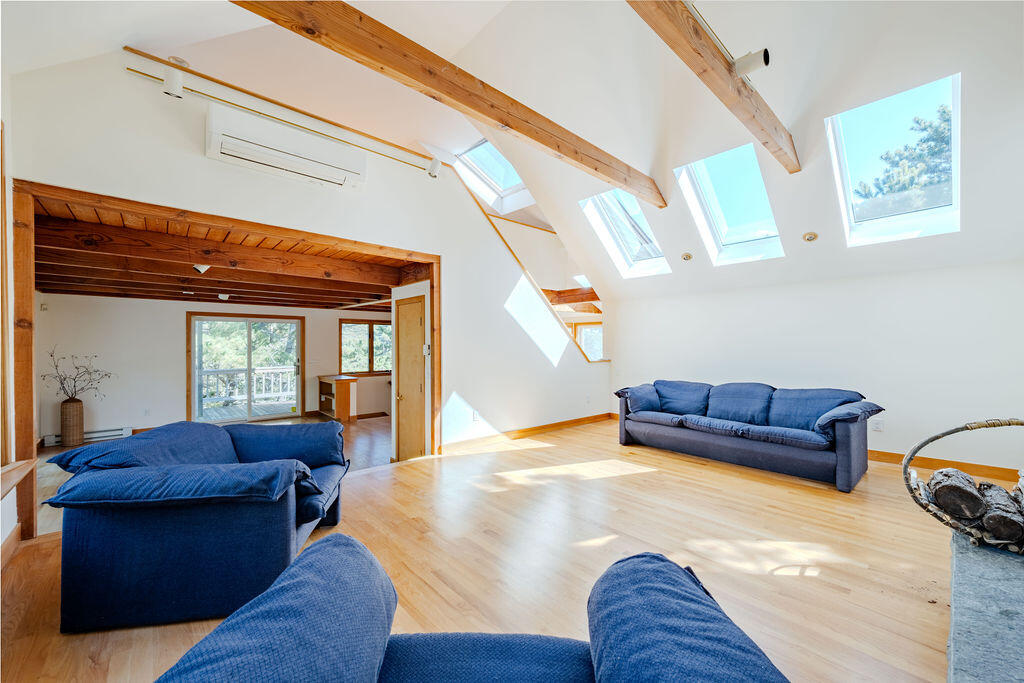 Wellfleet, Massachusetts 02667, United States, 3 Bedrooms Bedrooms, ,2 BathroomsBathrooms,Residential,Pending,226390