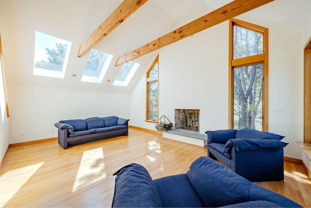 Wellfleet, Massachusetts 02667, United States, 3 Bedrooms Bedrooms, ,2 BathroomsBathrooms,Residential,Pending,226390