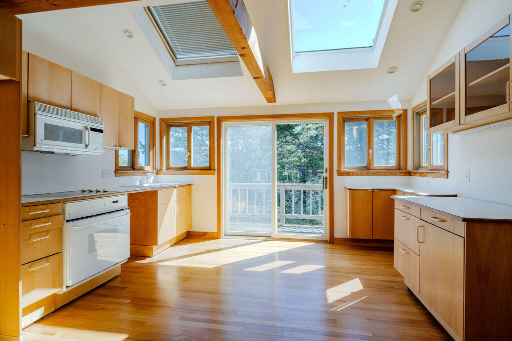 Wellfleet, Massachusetts 02667, United States, 3 Bedrooms Bedrooms, ,2 BathroomsBathrooms,Residential,Pending,226390