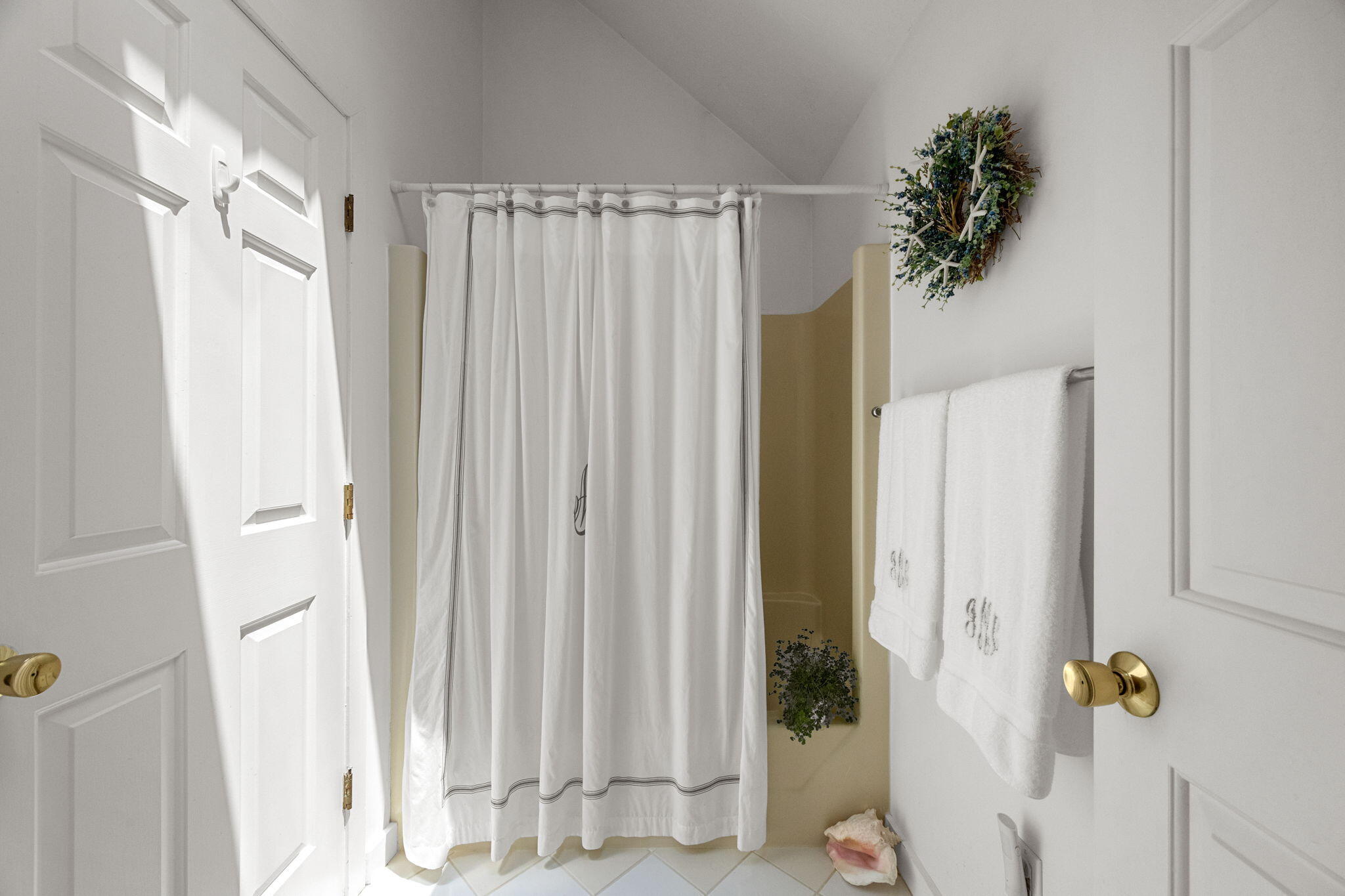 Mashpee, Massachusetts 02649, United States, 2 Bedrooms Bedrooms, ,2 BathroomsBathrooms,Residential,Active,176562