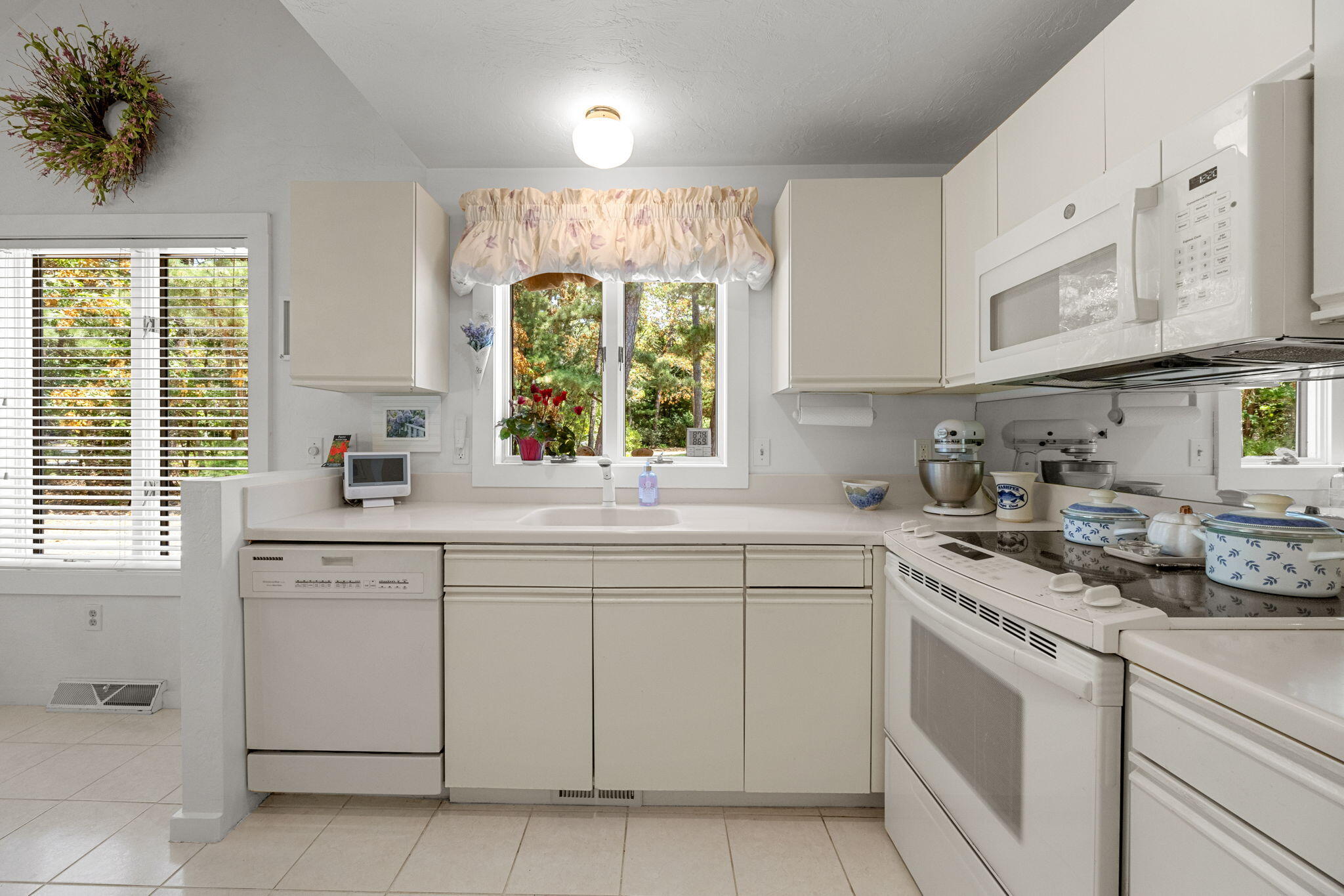 Mashpee, Massachusetts 02649, United States, 2 Bedrooms Bedrooms, ,2 BathroomsBathrooms,Residential,Active,176562