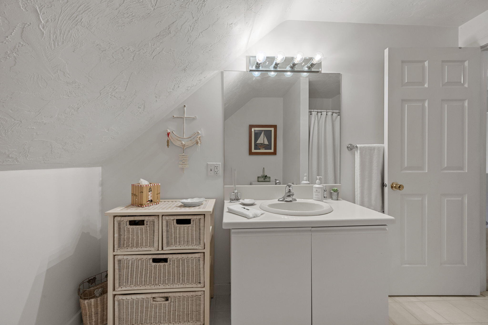 Mashpee, Massachusetts 02649, United States, 2 Bedrooms Bedrooms, ,2 BathroomsBathrooms,Residential,Active,176562