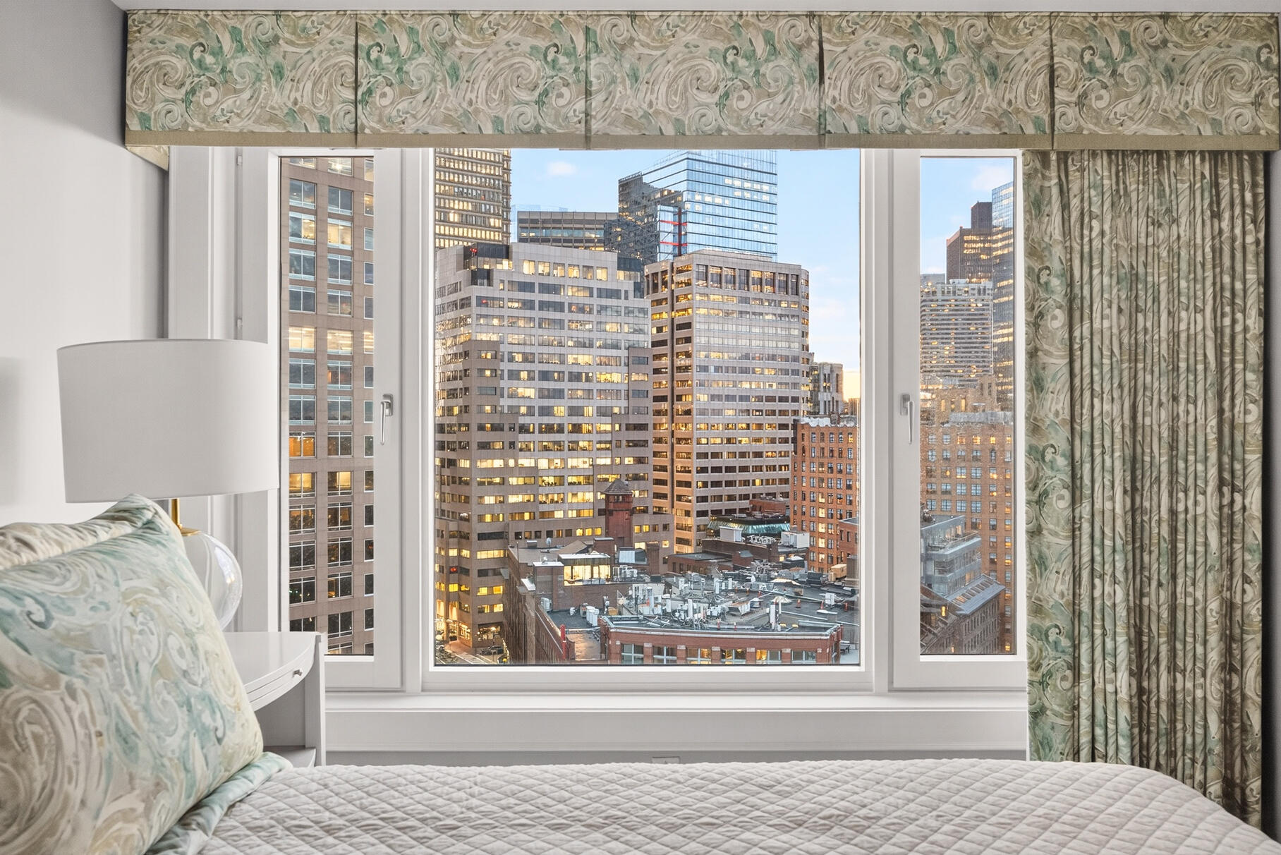 Boston, Massachusetts 02110, United States, 3 Bedrooms Bedrooms, ,4 BathroomsBathrooms,Residential,Active,210513