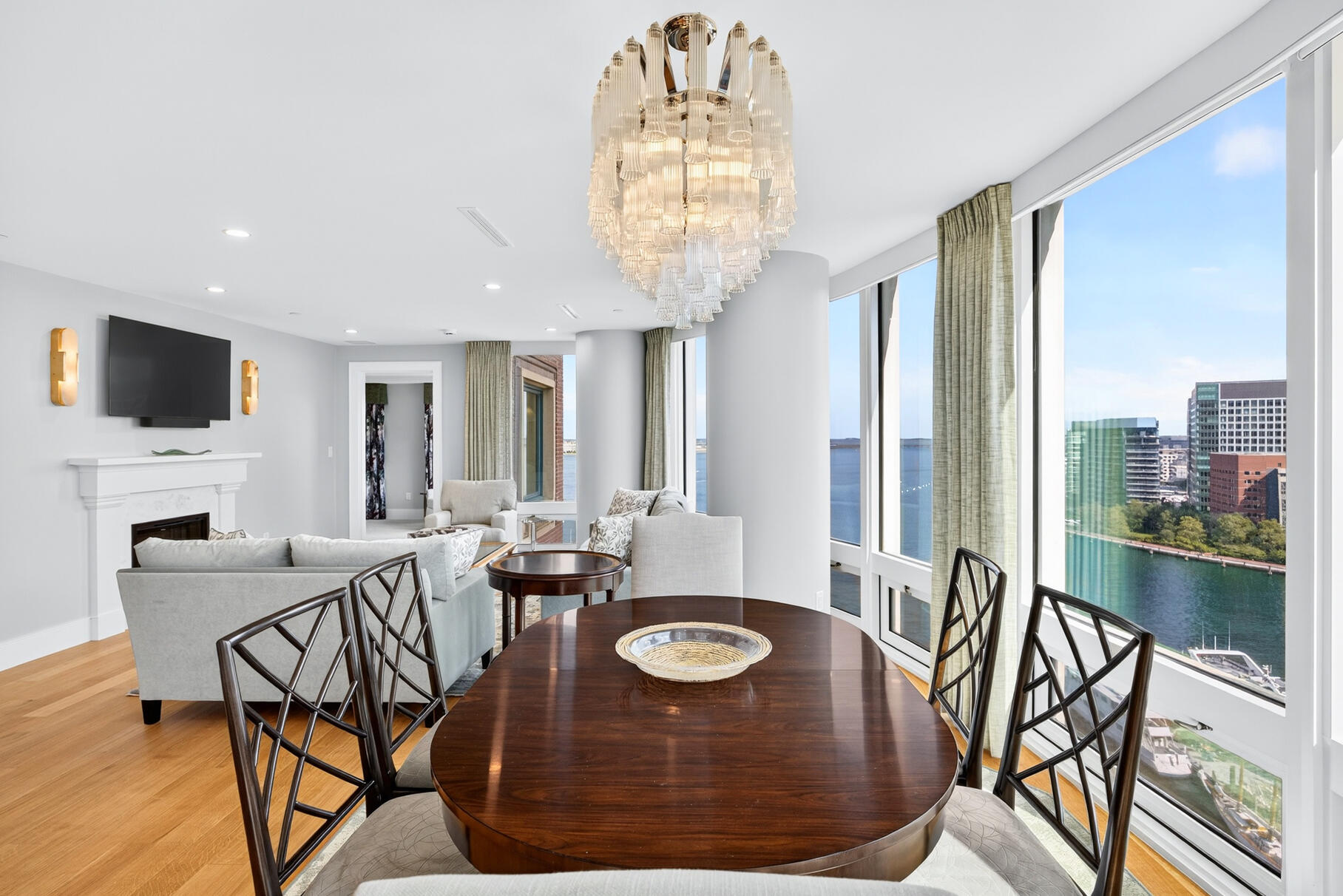 Boston, Massachusetts 02110, United States, 3 Bedrooms Bedrooms, ,4 BathroomsBathrooms,Residential,Active,210513