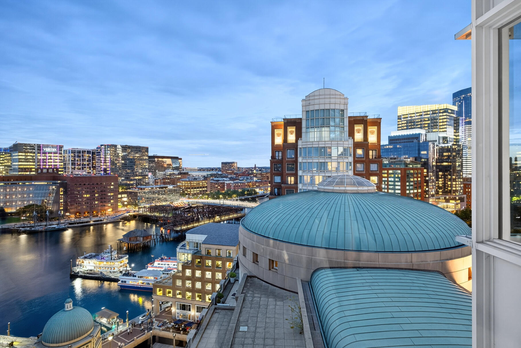 Boston, Massachusetts 02110, United States, 3 Bedrooms Bedrooms, ,4 BathroomsBathrooms,Residential,Active,210513