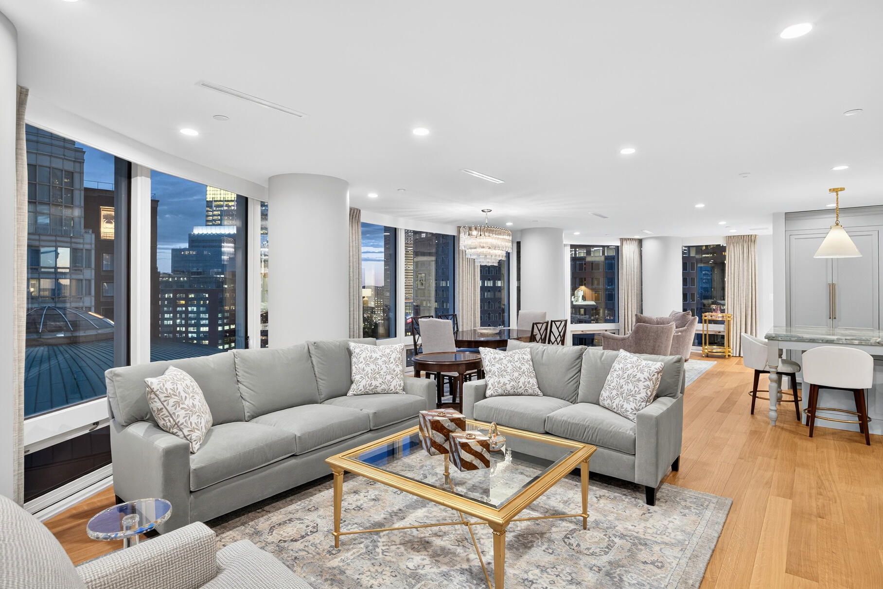 Boston, Massachusetts 02110, United States, 3 Bedrooms Bedrooms, ,4 BathroomsBathrooms,Residential,Active,210513