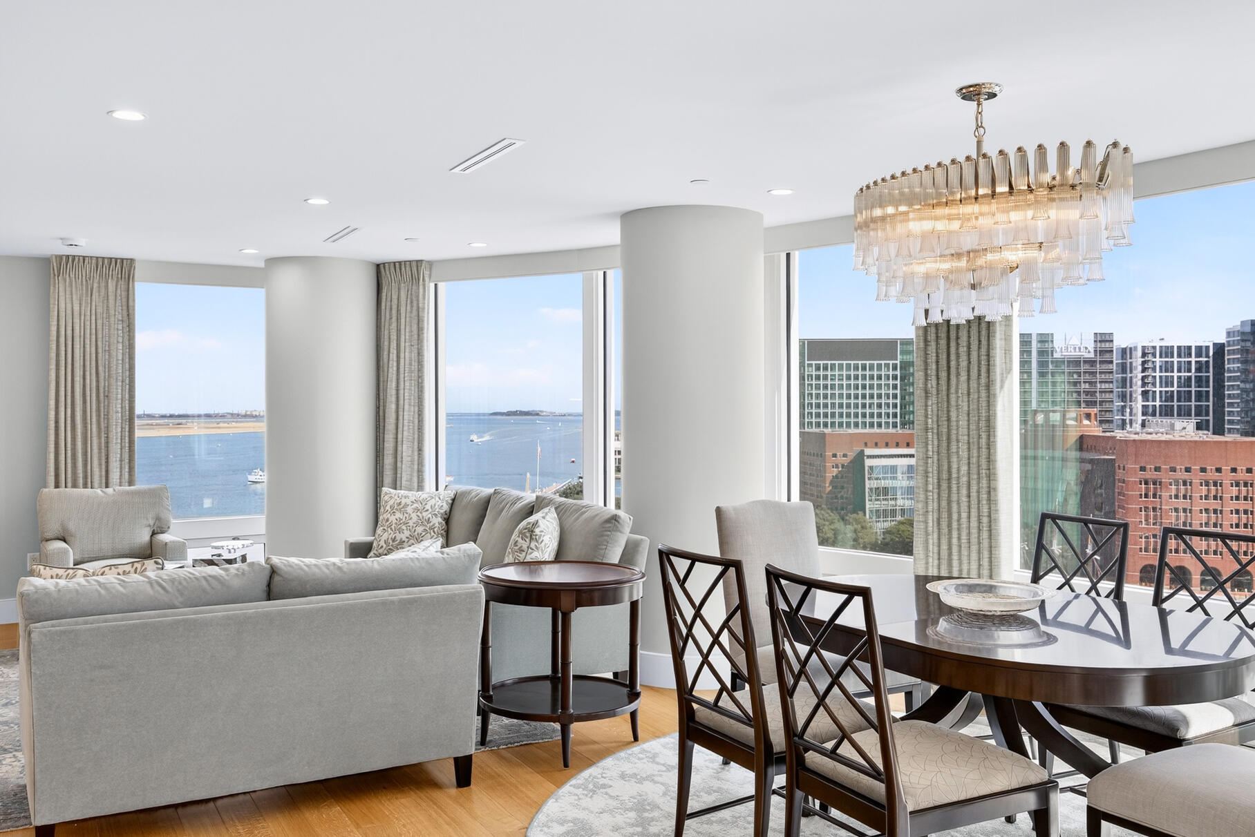 Boston, Massachusetts 02110, United States, 3 Bedrooms Bedrooms, ,4 BathroomsBathrooms,Residential,Active,210513